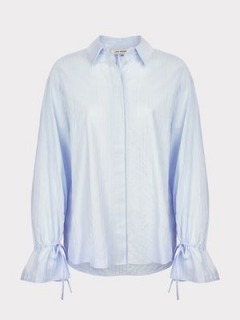 Блузка с расклешенными манжетами